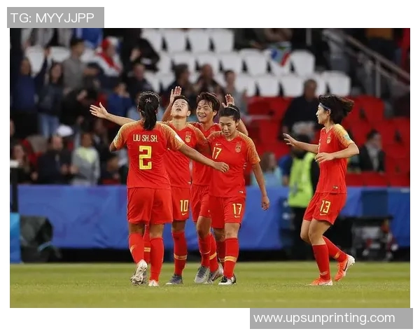 亚洲杯决赛精彩回顾：中国队勇夺冠军，历史性胜利引爆全国热议